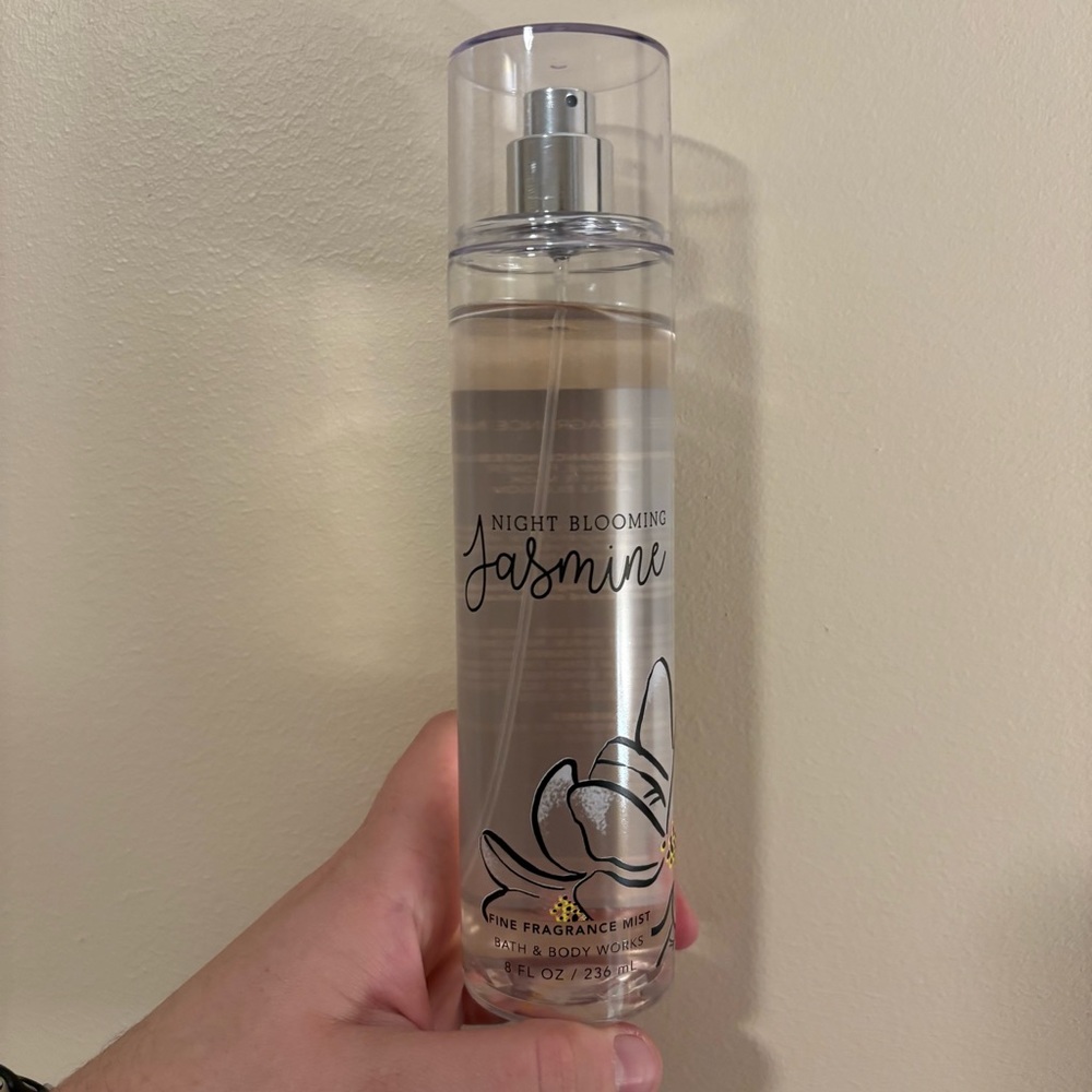 Bath & body works night blooming Jasmine body spray - Picture 3 of 3